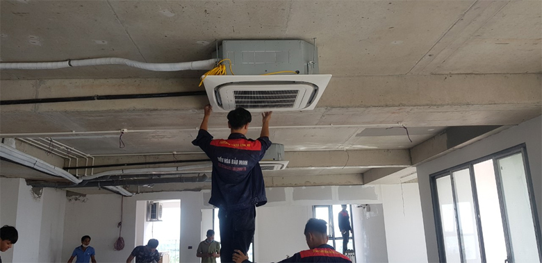 Kỹ thuật Bảo Minh lắp đặt điều hòa âm trần Daikin